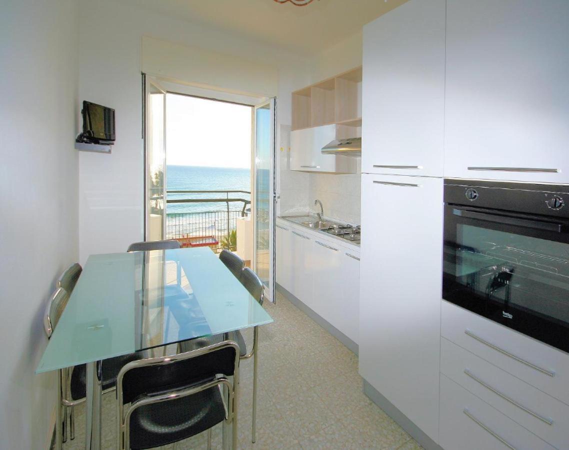 Xxv Aprile 2 Int 10 Frontemare 3 * Marina dʼAndora